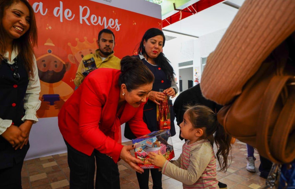 Presidenta Del DIF Tlalnepantla Lleva Alegría Y Juguetes A Menores De Estancias Infantiles