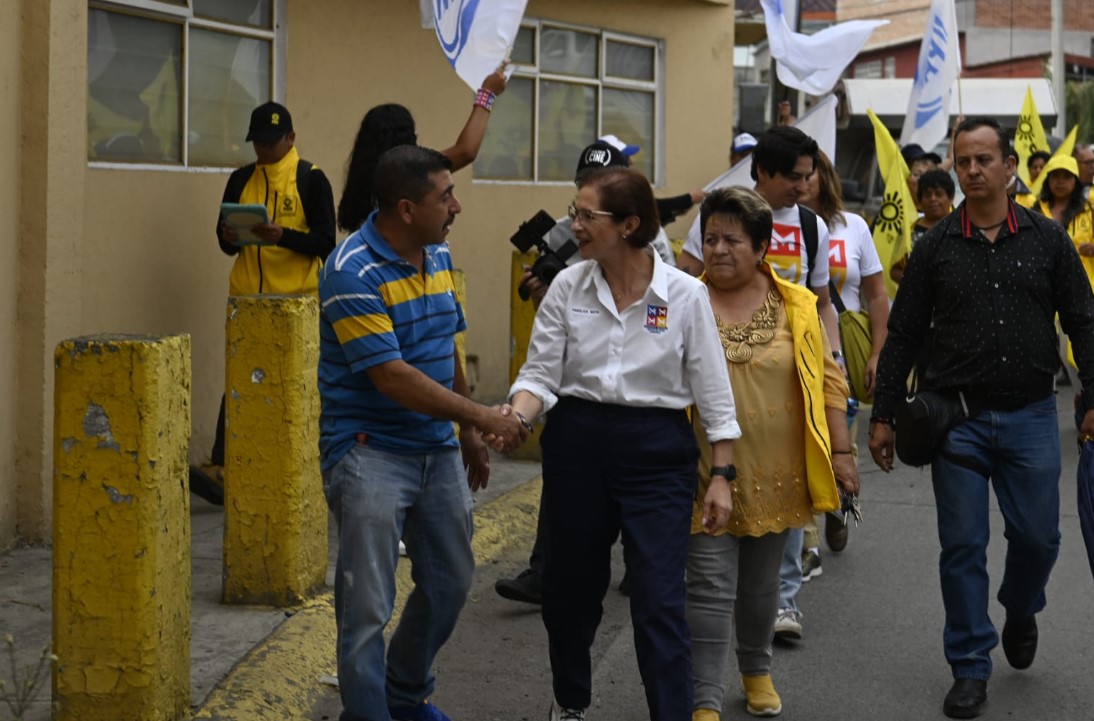 Reciben A La Candidata Angélica Moya En La Colonia México 68
