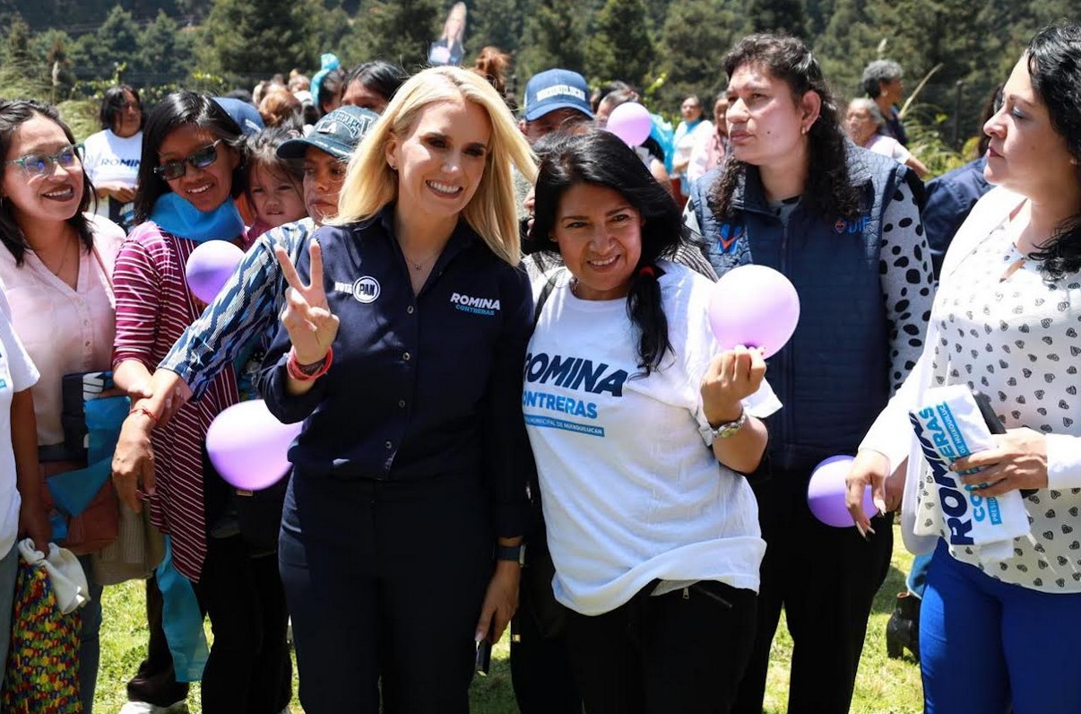 Entregan A Romina Contreras Corazón Morado Como Símbolo De Protección A Las Mujeres