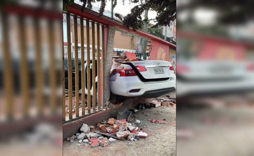 Por Ir A Exceso De Velocidad, Conductor Pierde El Control Y Se Impacta Contra La Barda De Una Casa