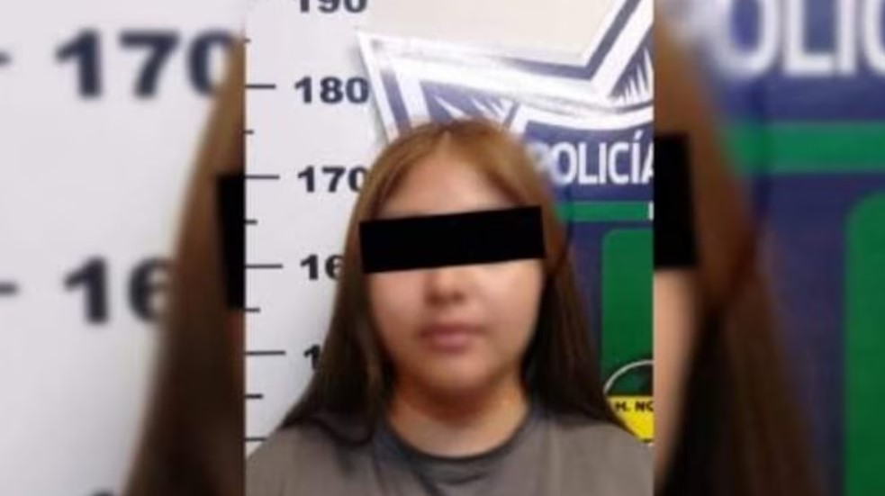 Detienen A Mujer Que Golpeó A Maestra De Kínder Por Mandarle Solicitud De Amistad A Su Marido