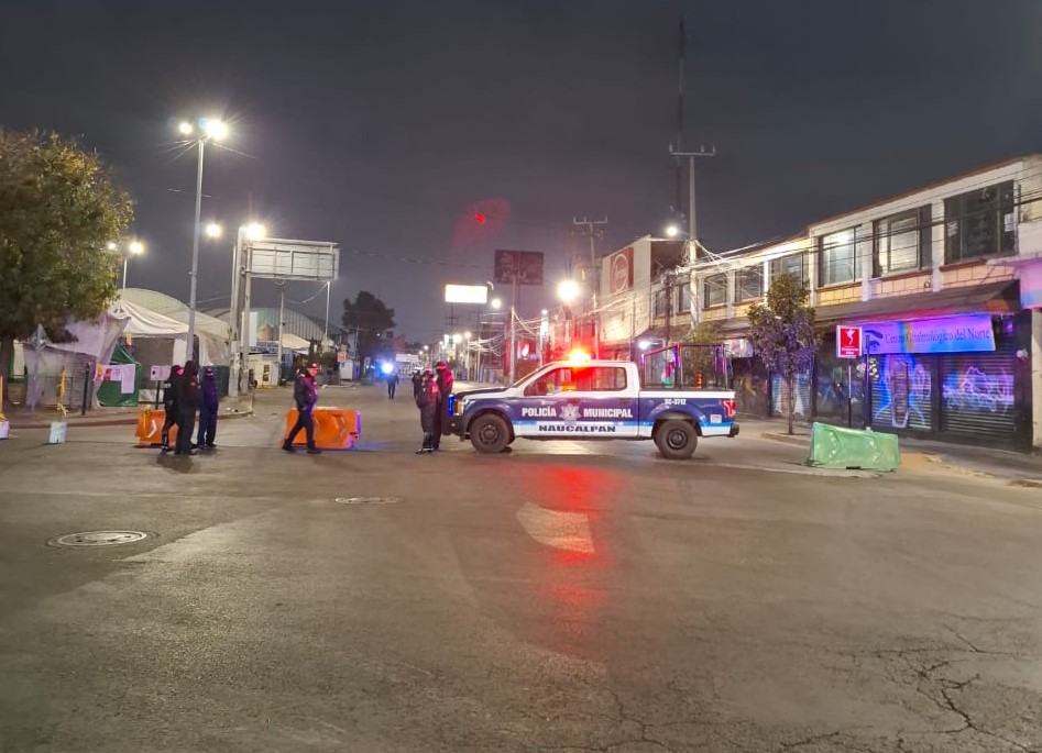 En El Marco Del Operativo “San Bartolo Seguro”, Retiran A Cientos De Comerciantes Irregulares Del Centro De Naucalpan