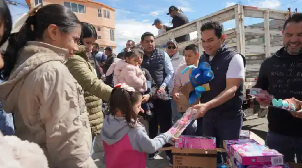 Enrique Vargas Entrega Juguetes A Mil Niñas Y Niños De Huixquilucan