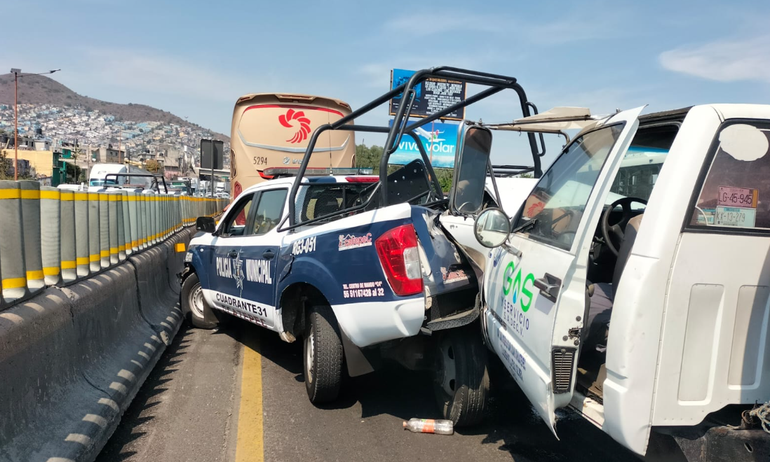 Pipa De Gas Impacta Patrulla De Ecatepec; Hay Dos Policías Lesionados