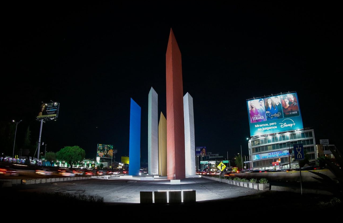 Gobierno de Naucalpan renueva luminarias de las Torres de Satélite