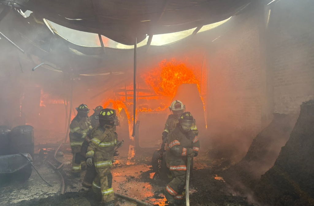 Bomberos De Ecatepec Sofocan Incendio En Fábrica De Colchonetas